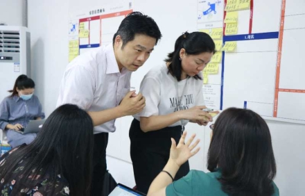 公司管理咨詢、戰(zhàn)略咨詢、運(yùn)營(yíng)咨詢?nèi)叩牟顒e
